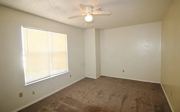 $1,495 | 122 Country Bend, Duncanville, TX 75137
