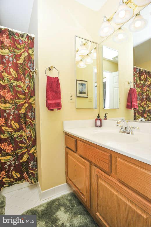 8002 Tanworth Court Springfield, VA 22152 - Photo 13 of 25 Bath