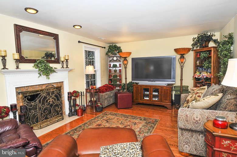 8002 Tanworth Court Springfield, VA 22152 - Photo 16 of 25 Interior (General)
