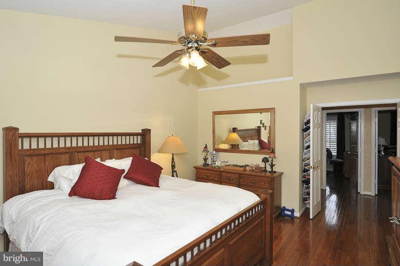 8002 Tanworth Court Springfield, VA 22152 - Photo 8 of 25 Bedroom (Master)