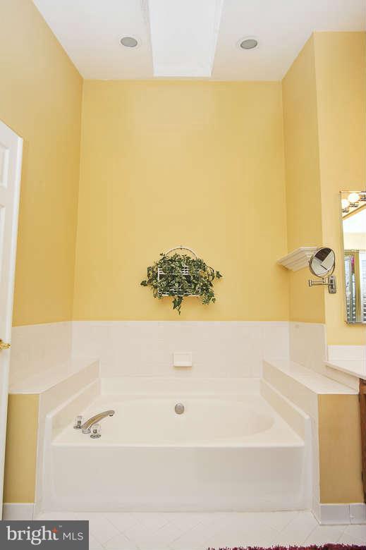 8002 Tanworth Court Springfield, VA 22152 - Photo 10 of 25 Bath (Master)
