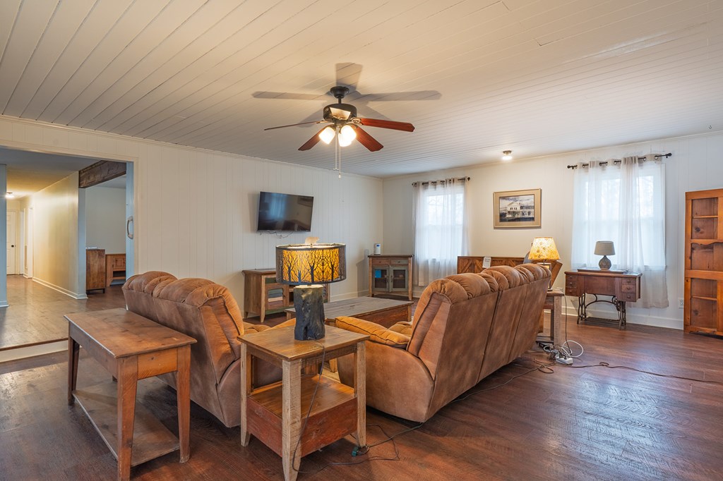 240 Sunrise Circle Southeast Calhoun, GA 30701 - Photo 5 of 49