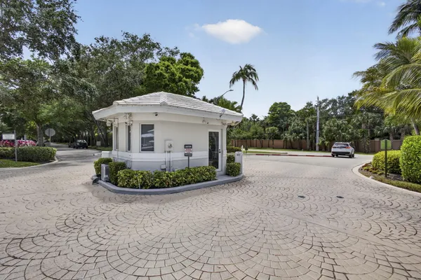$425,000 | 14410 Palmwood Road, Palm Beach Gardens, FL 33410
