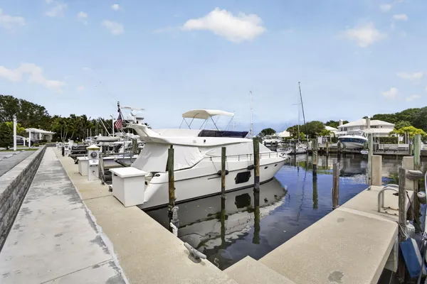 $425,000 | 14410 Palmwood Road, Palm Beach Gardens, FL 33410