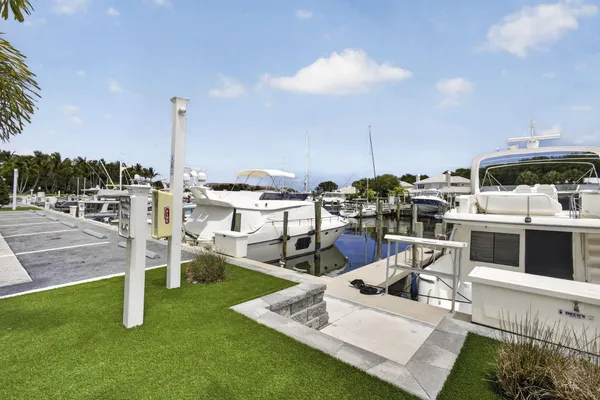 $425,000 | 14410 Palmwood Road, Palm Beach Gardens, FL 33410