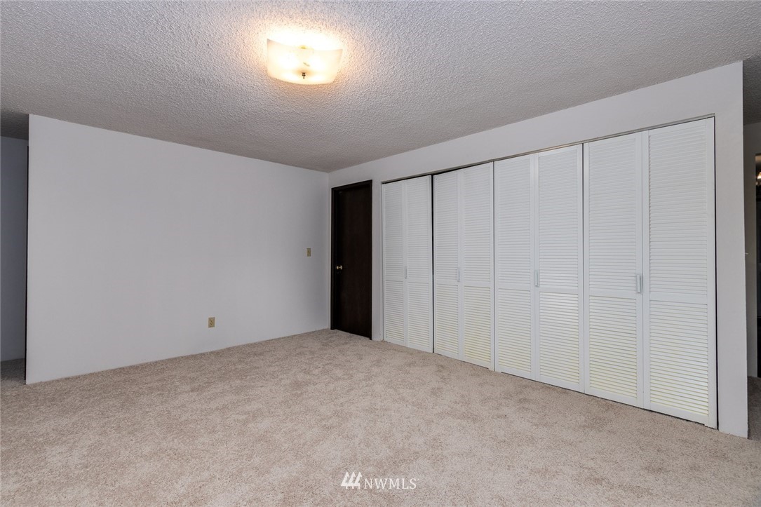 1924 Southeast 19th Court Renton, WA 98055 - Photo 11 of 23 Gallery Image 11