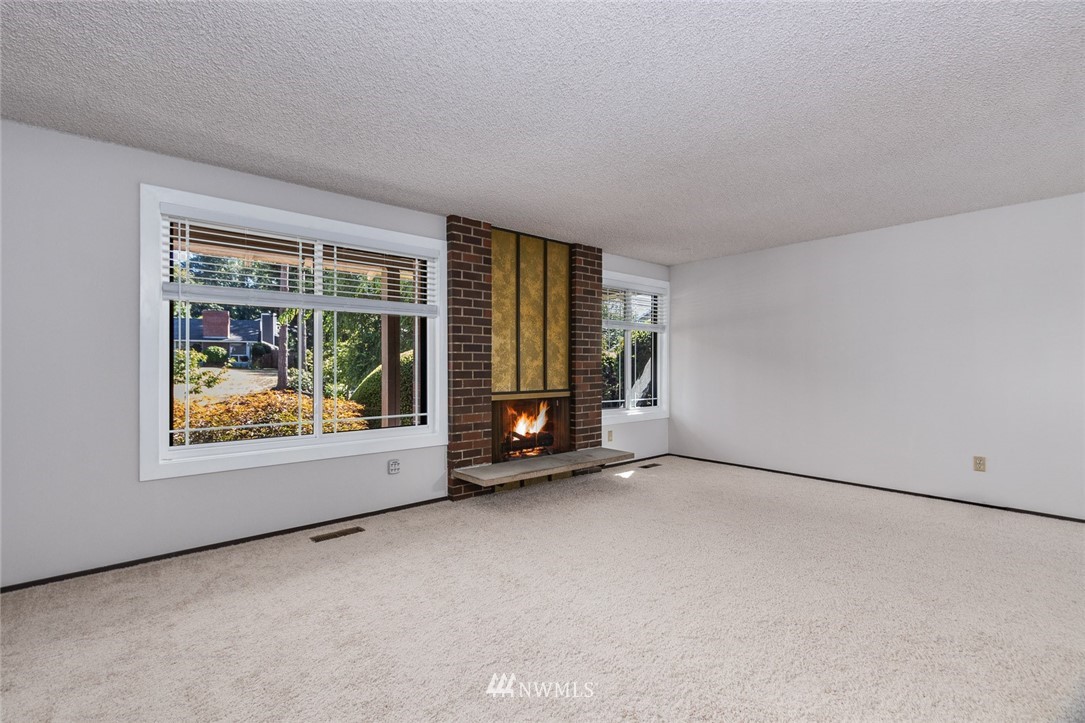 1924 Southeast 19th Court Renton, WA 98055 - Photo 3 of 23 Gallery Image 3