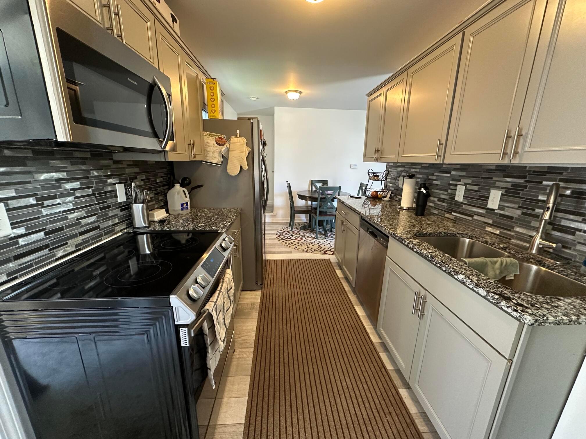 2960 Schwartz Road Columbus, OH 43232 - Photo 21 of 55 KITCHEN