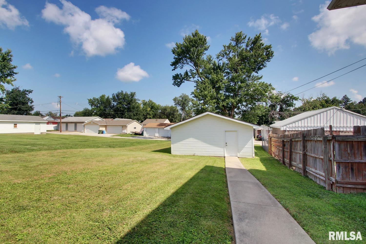 1849 Maple Street Quincy, IL 62301 - Photo 9 of 11