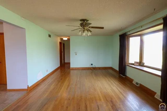 $364,500 | 1777 Road B5 Emporia Ks 66801, Emporia, KS 66801