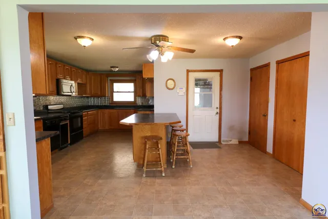 $364,500 | 1777 Road B5 Emporia Ks 66801, Emporia, KS 66801