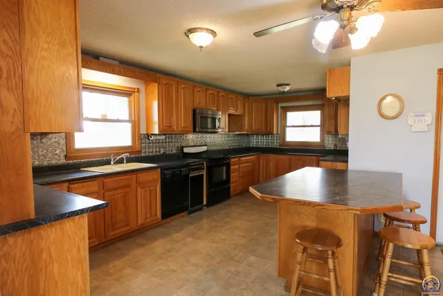 $364,500 | 1777 Road B5 Emporia Ks 66801, Emporia, KS 66801