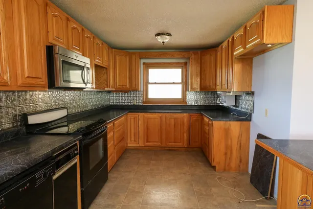 $364,500 | 1777 Road B5 Emporia Ks 66801, Emporia, KS 66801