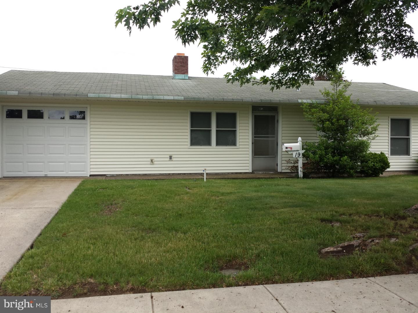 19 Butterfly Lane Levittown, PA 19054 - Photo 4 of 32 a front view of a house with a garden