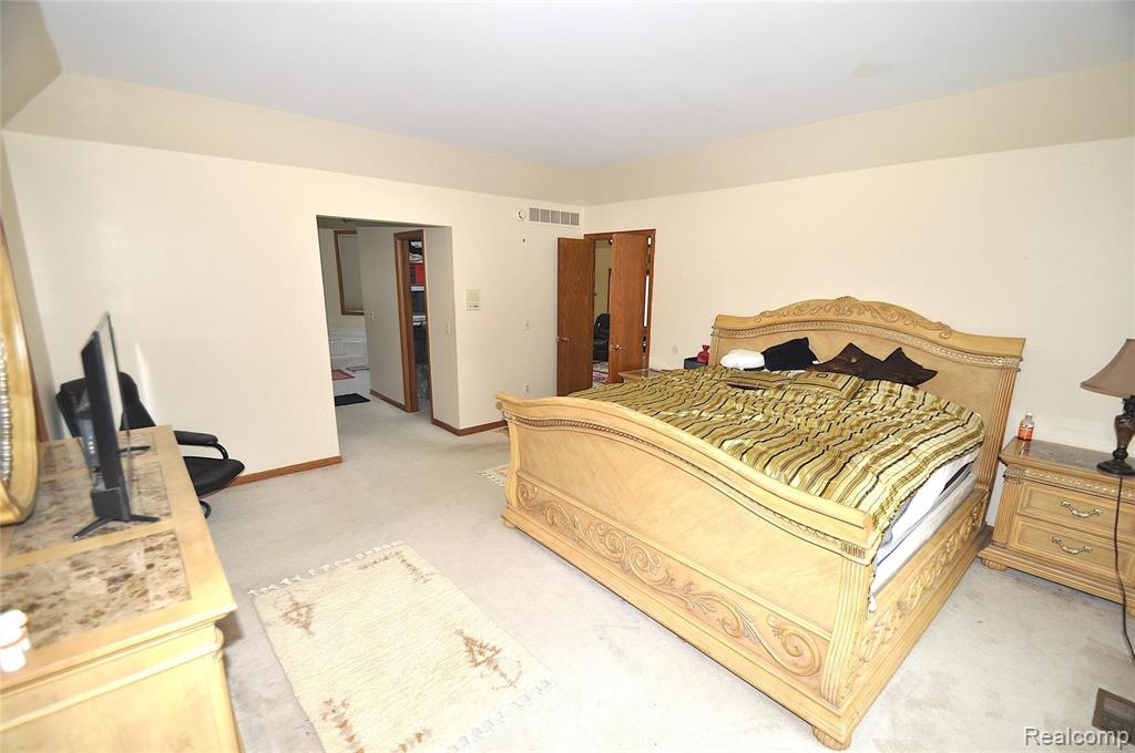4540 Valley View Point Rochester, MI 48306 - Photo 18 of 54