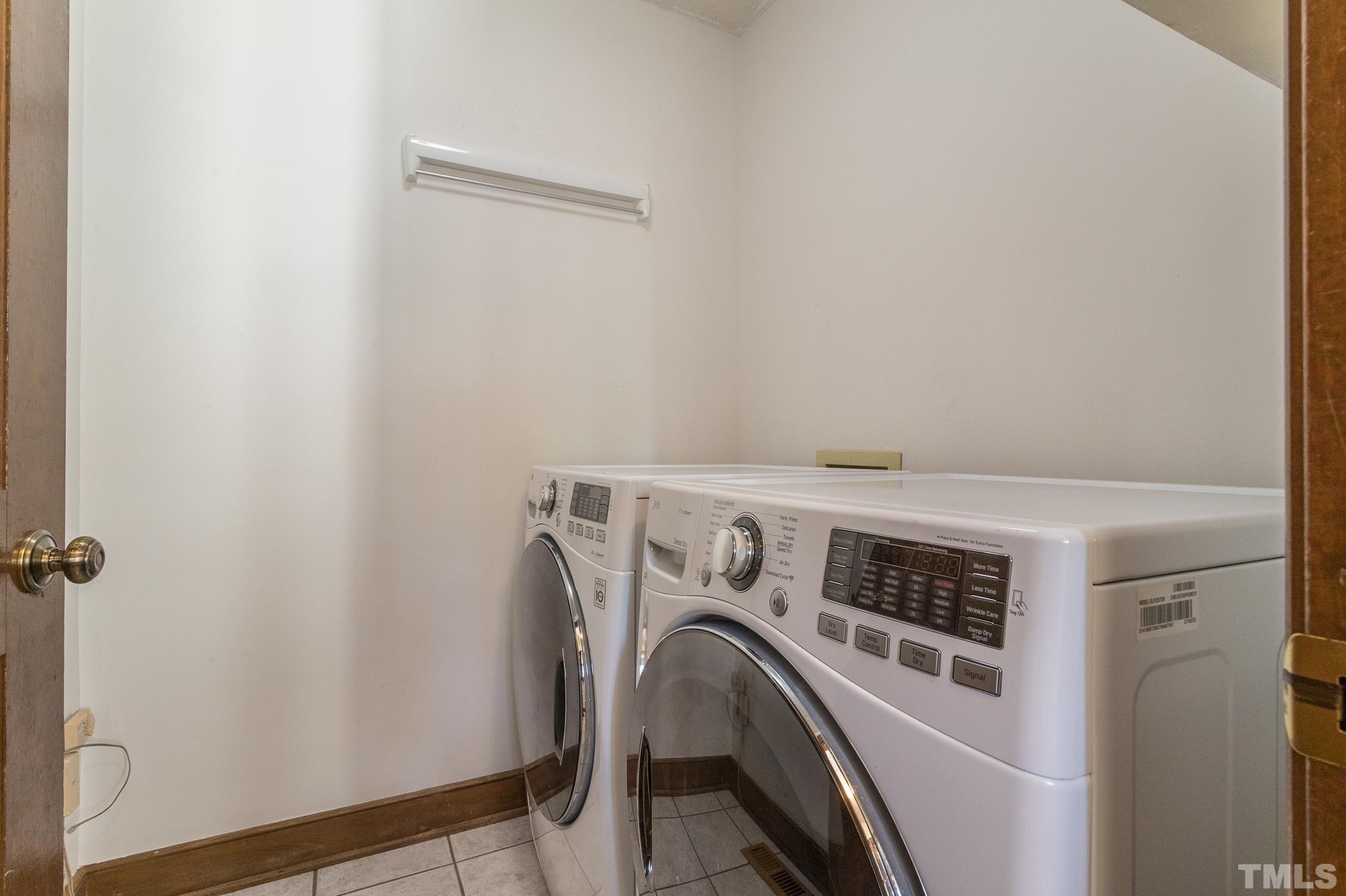 2700 Farnborough Road Raleigh, NC 27613 - Photo 21 of 36 a utility room with dryer and washer