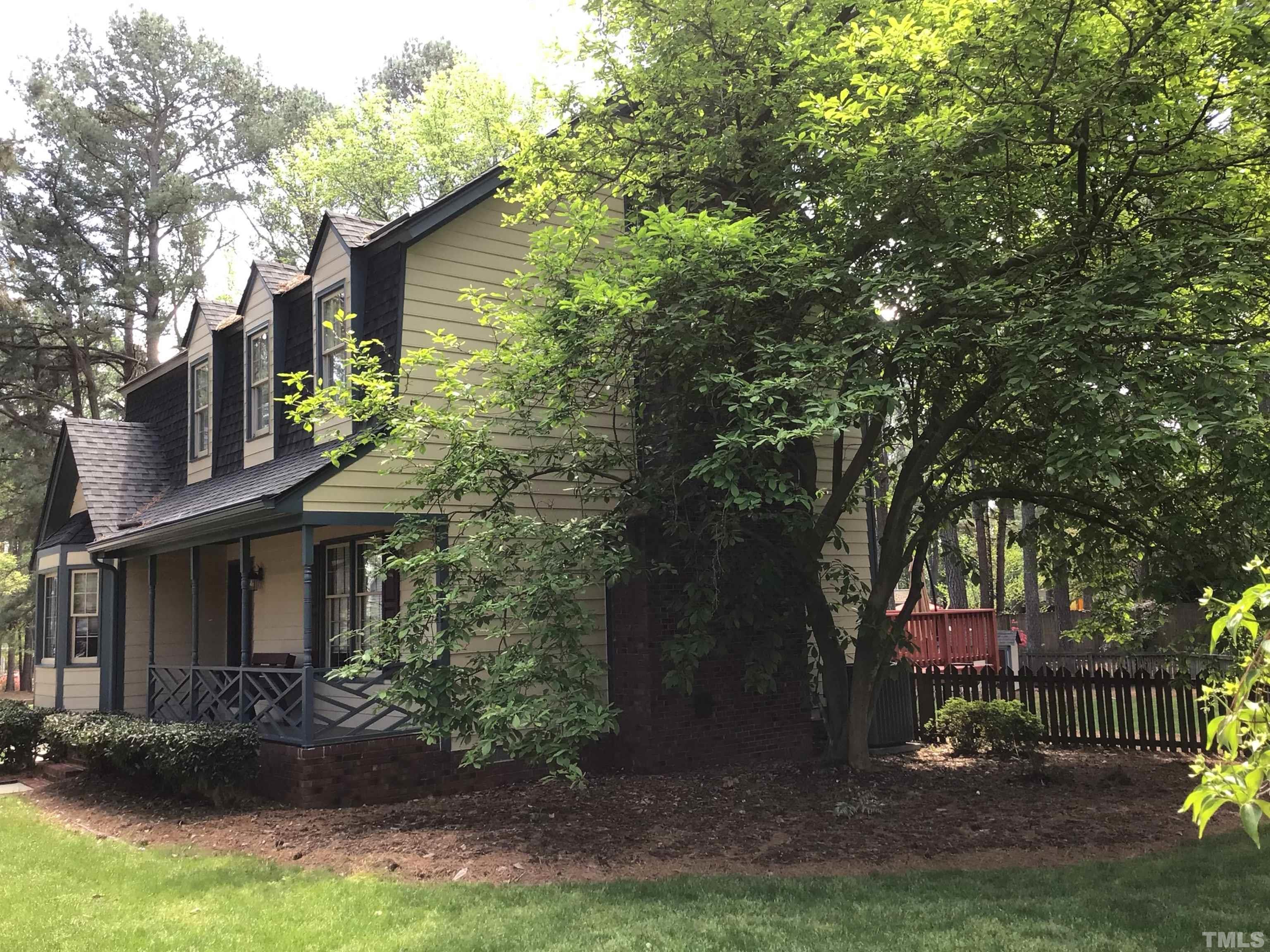 2700 Farnborough Road Raleigh, NC 27613 - Photo 4 of 36 front view of house with a yard