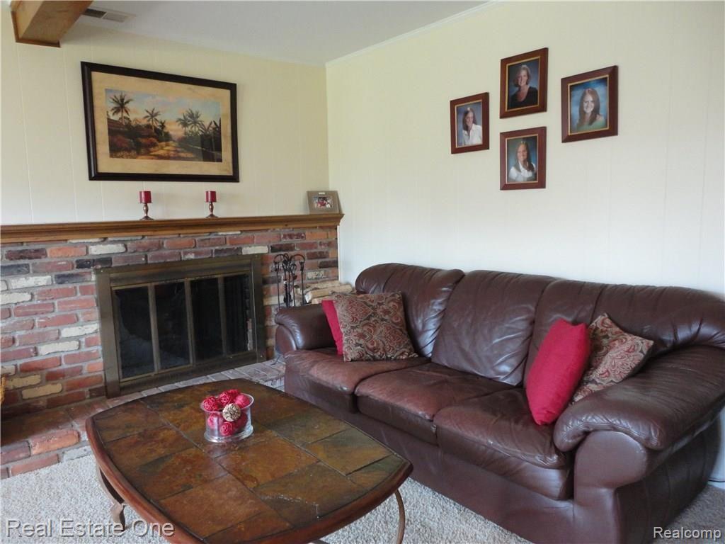 32305 Baintree Road Farmington Hills, MI 48334 - Photo 10 of 53