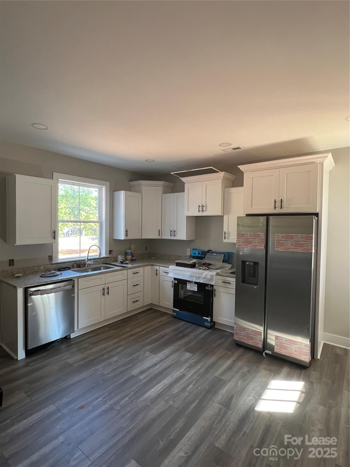 2009 Robert Rufty Lane Catawba, NC 28609 - Photo 4 of 17 a kitchen with granite countertop a refrigerator stove and wooden floor