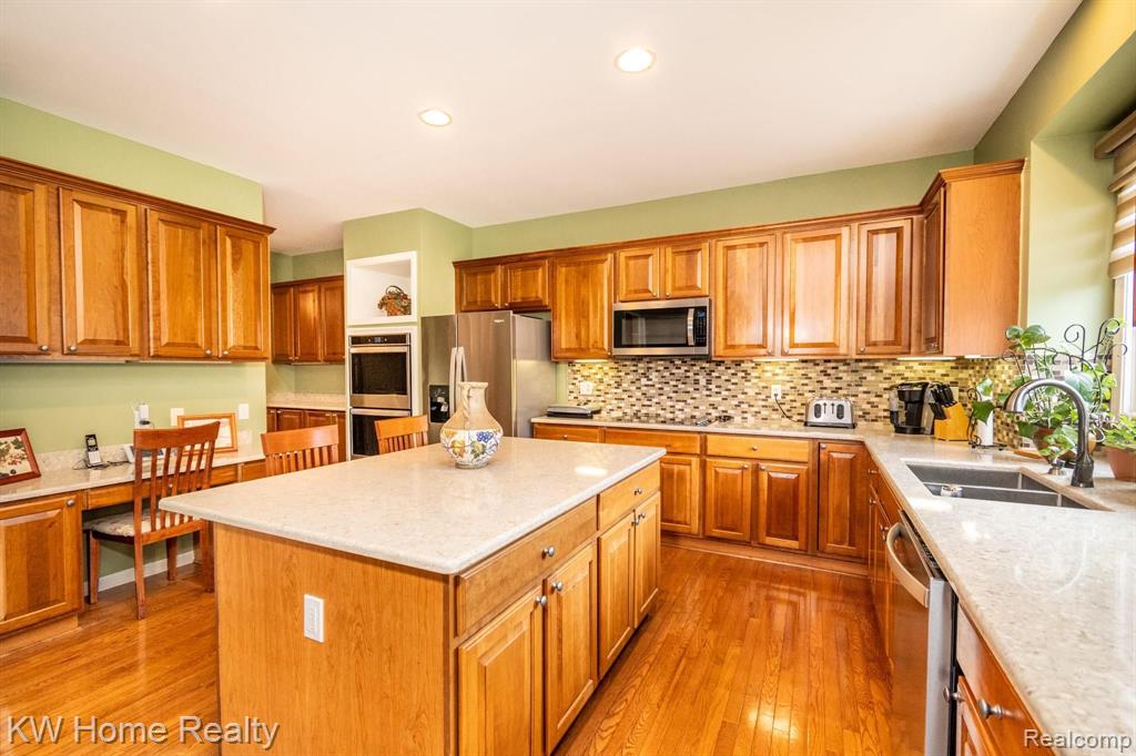 48231 Glenmount Road Canton, MI 48187 - Photo 14 of 70 Gallery Image 14