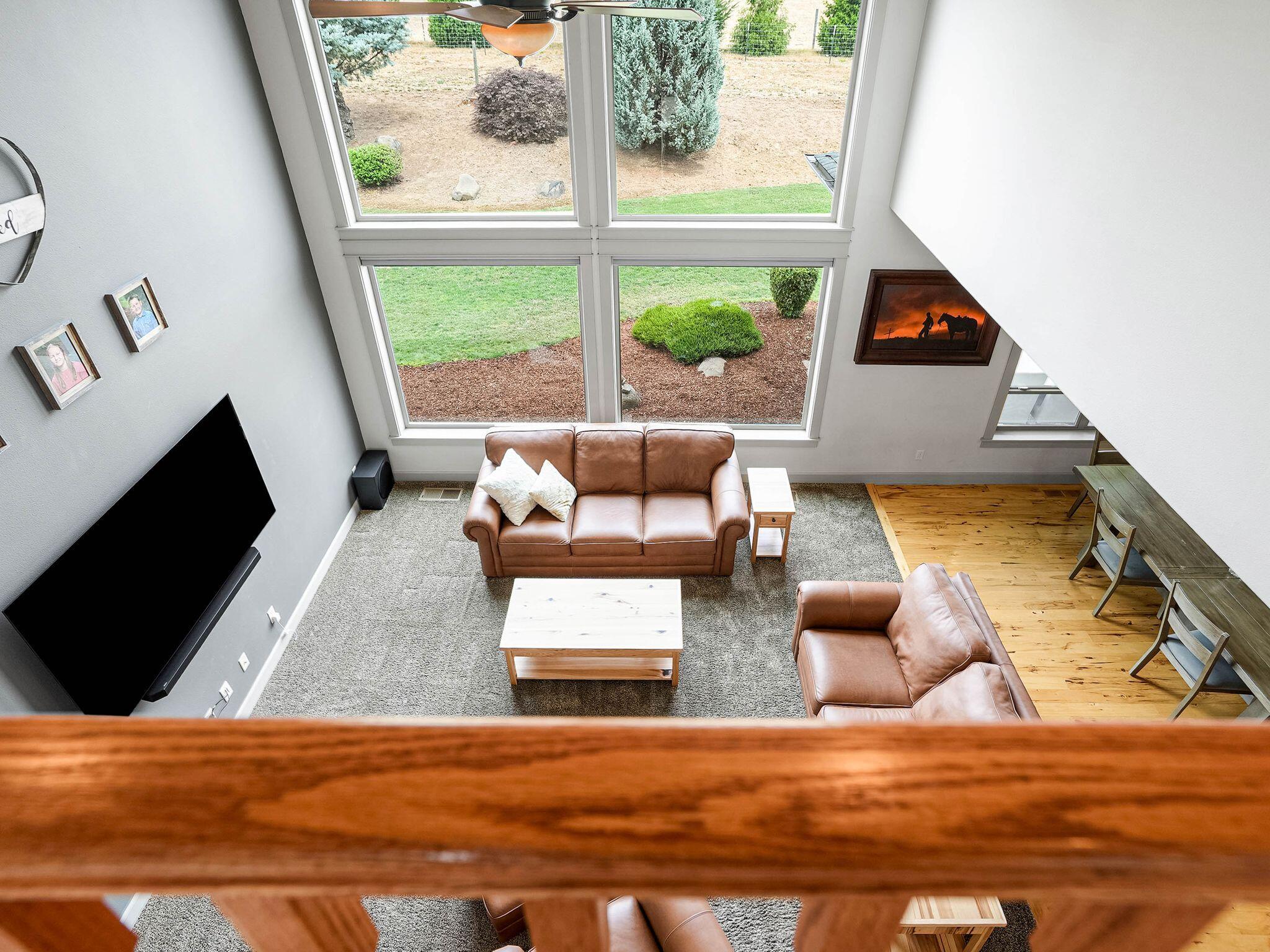40893 Elk Ridge Lane Stayton, OR 97383 - Photo 34 of 49 Upper landing overlooking the open great room.
