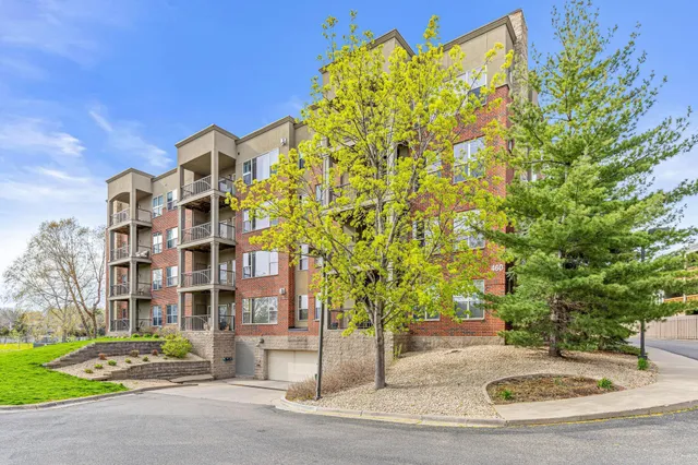 $269,000 | 460 Ford Road, Unit 203, St. Louis Park, MN 55426