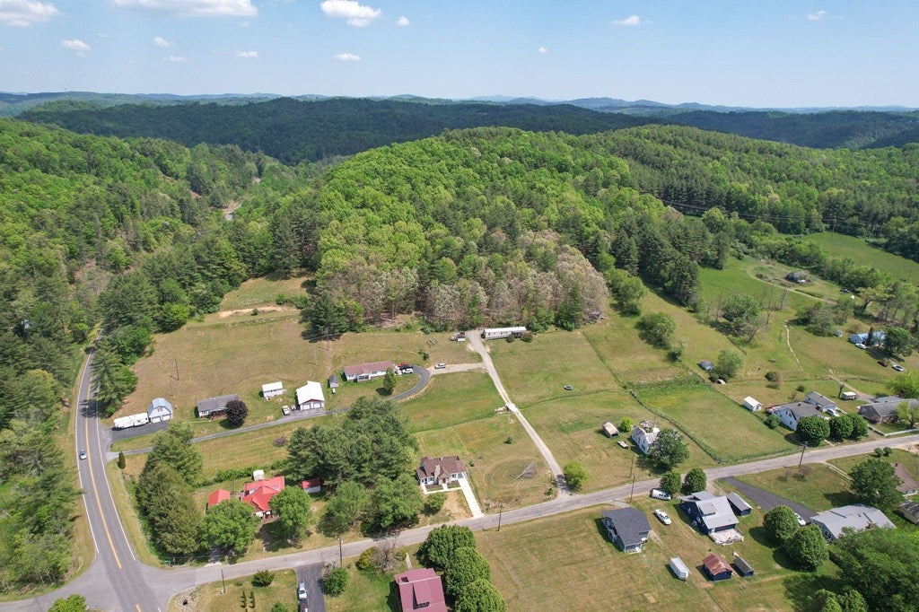 392 Green Valley Road Fries, VA 24330 - Photo 39 of 41 Gallery Image 39