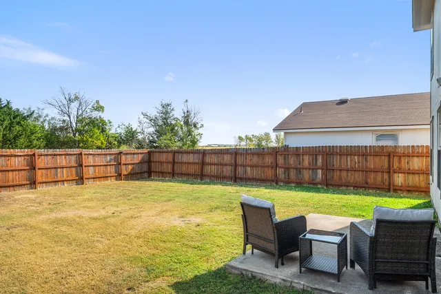 a view of a house with backyard and a garden