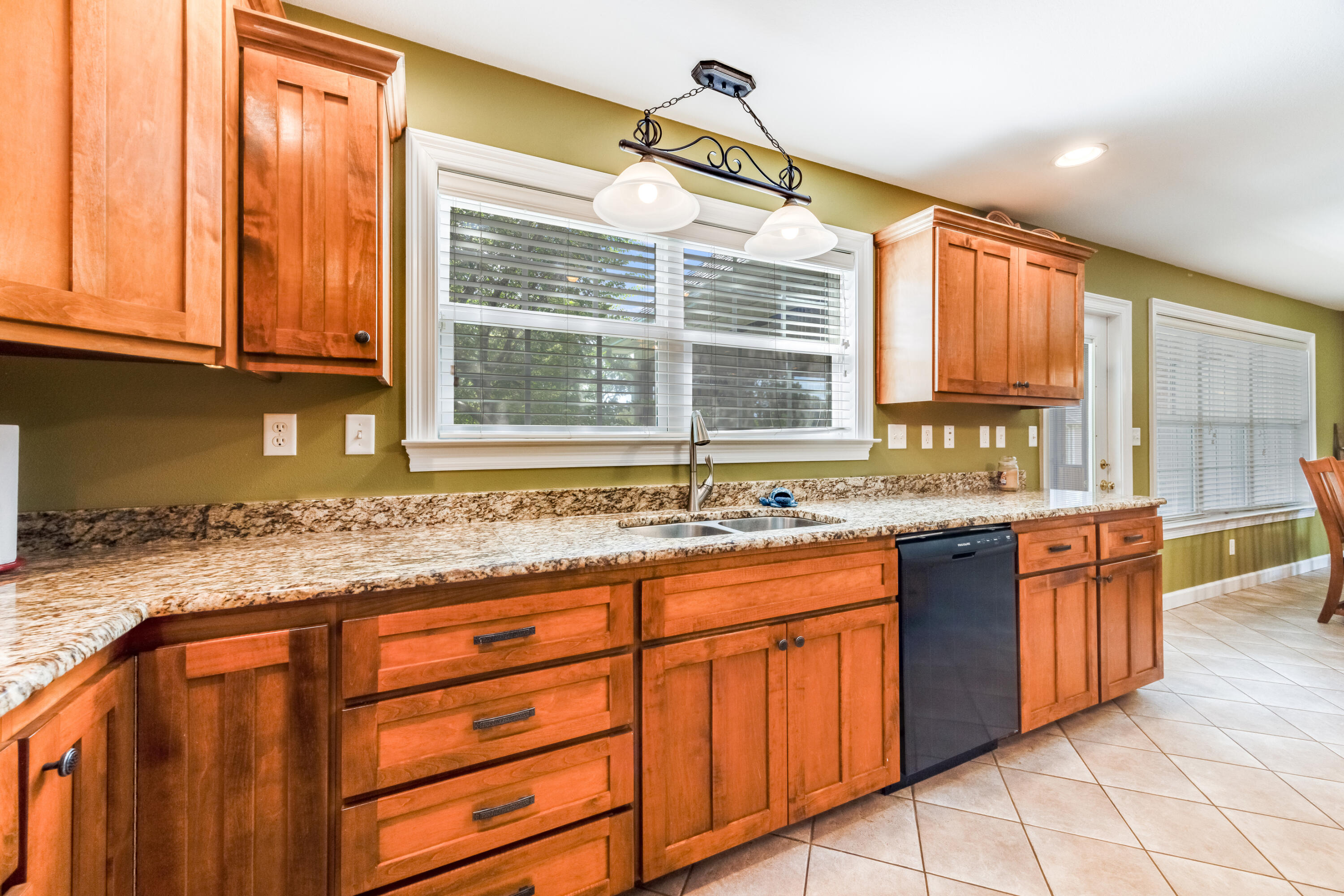 5921 Oak Hill Road Crestview, FL 32536 - Photo 15 of 58 Kitchen