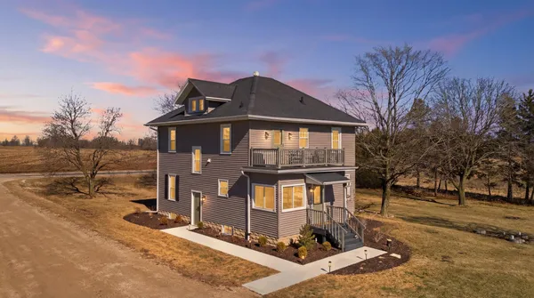 $749,900 | W4037 County Road RR, Holland, WI 53013