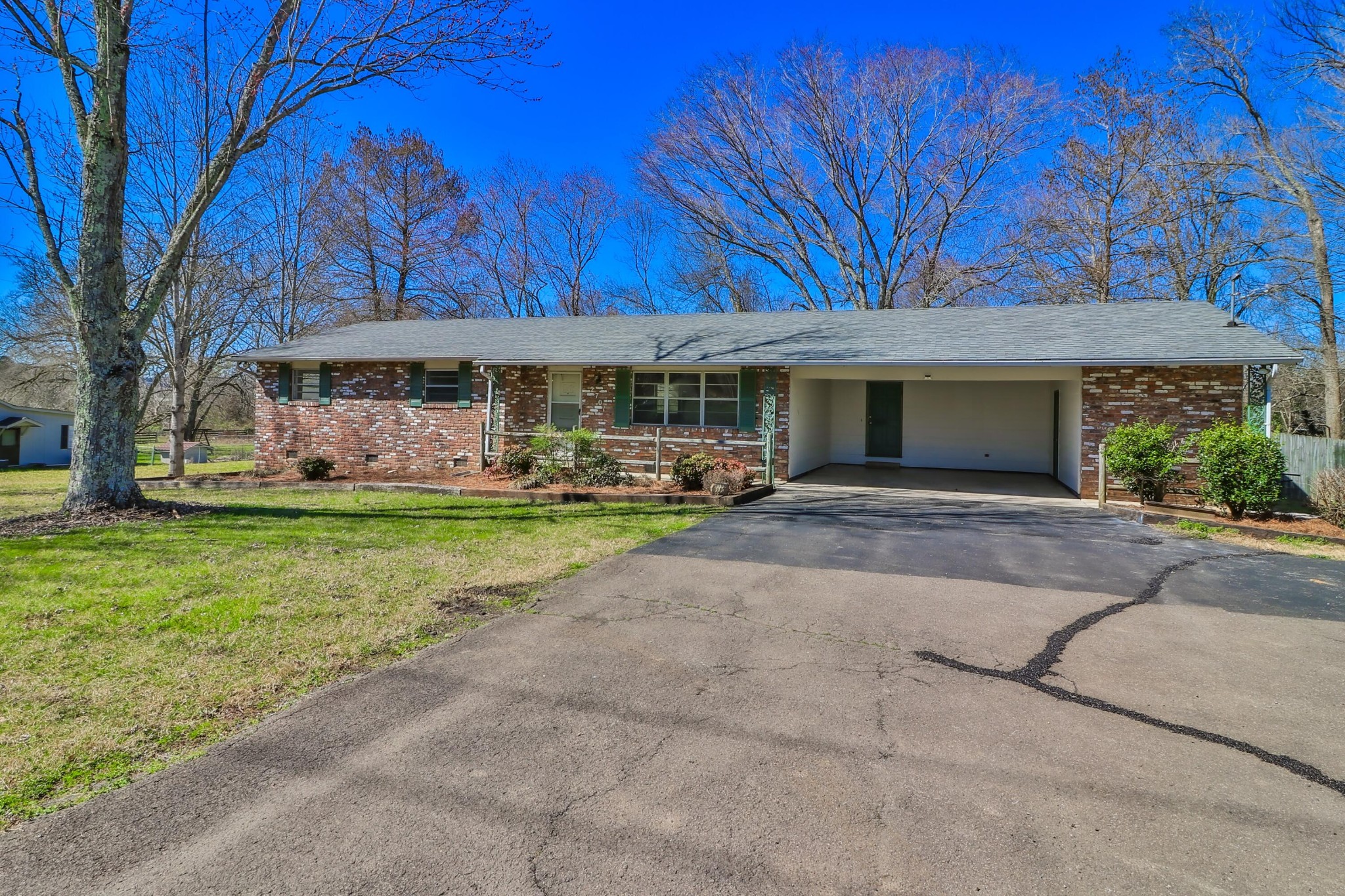 2701 Byington Beaver Ridge Road Knoxville, TN 37931 - Photo 1 of 29 a front view of house with yard