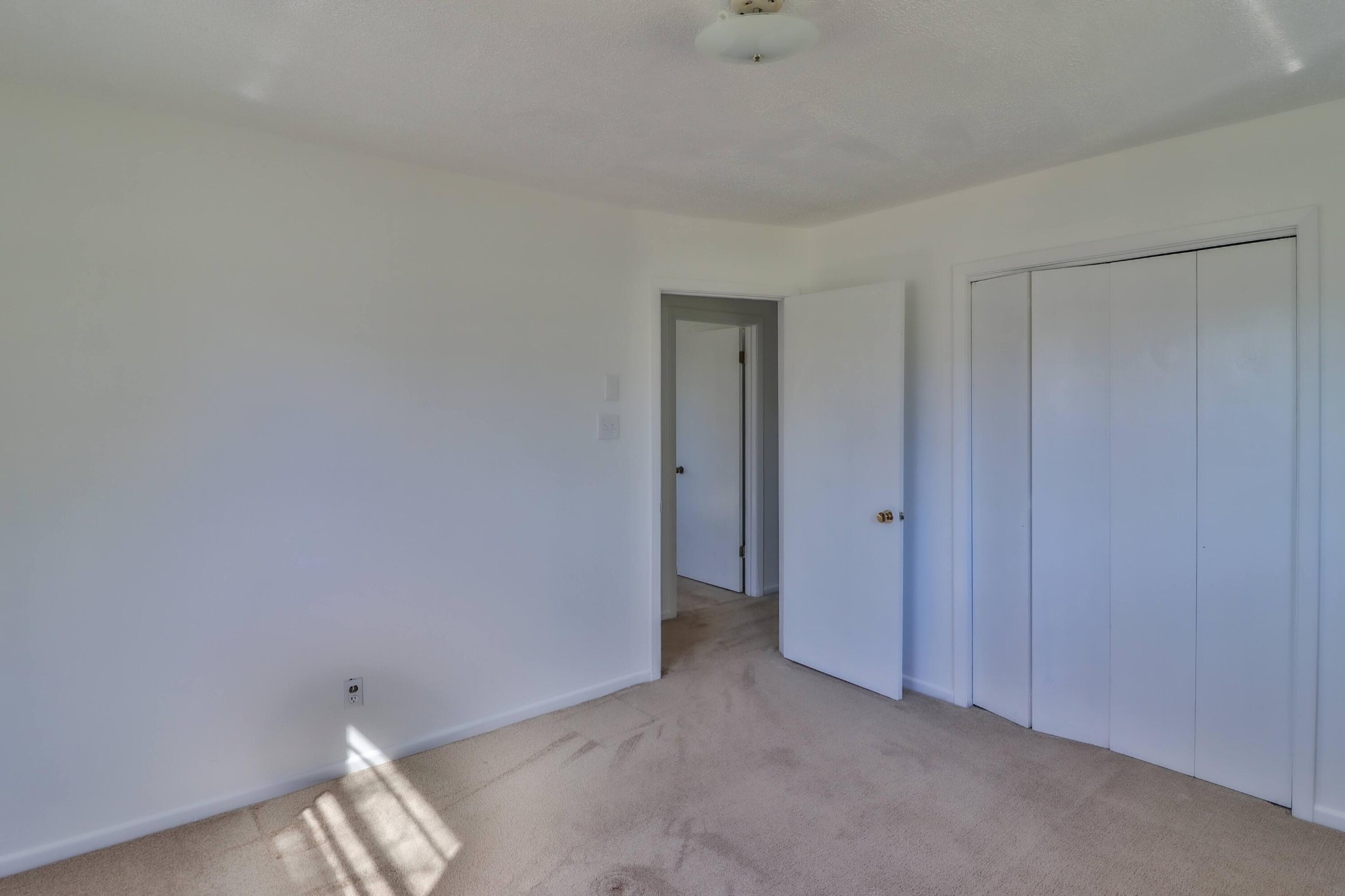 2701 Byington Beaver Ridge Road Knoxville, TN 37931 - Photo 13 of 29 a view of an empty room
