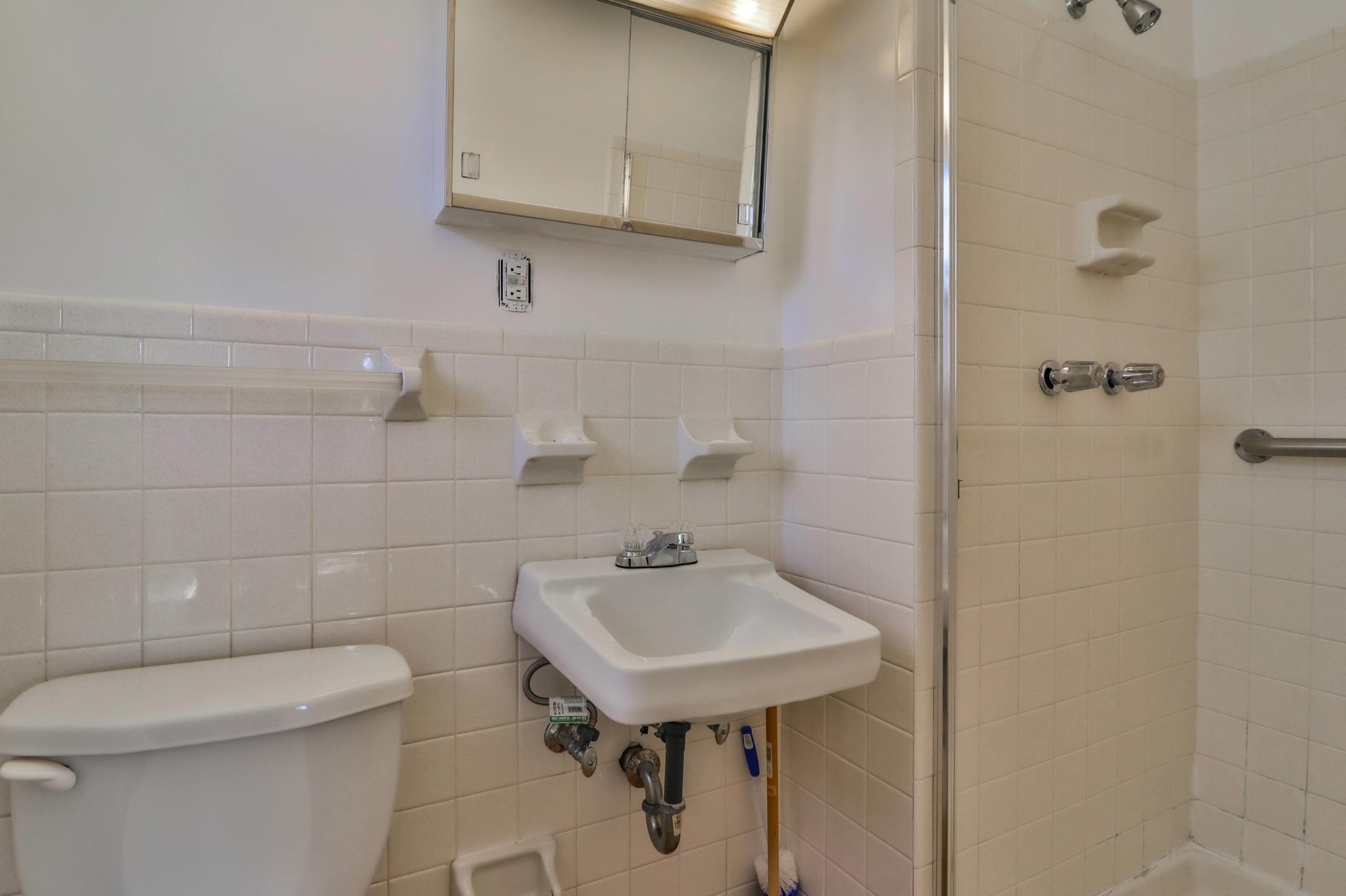 2701 Byington Beaver Ridge Road Knoxville, TN 37931 - Photo 14 of 29 a bathroom with a sink a toilet and mirror