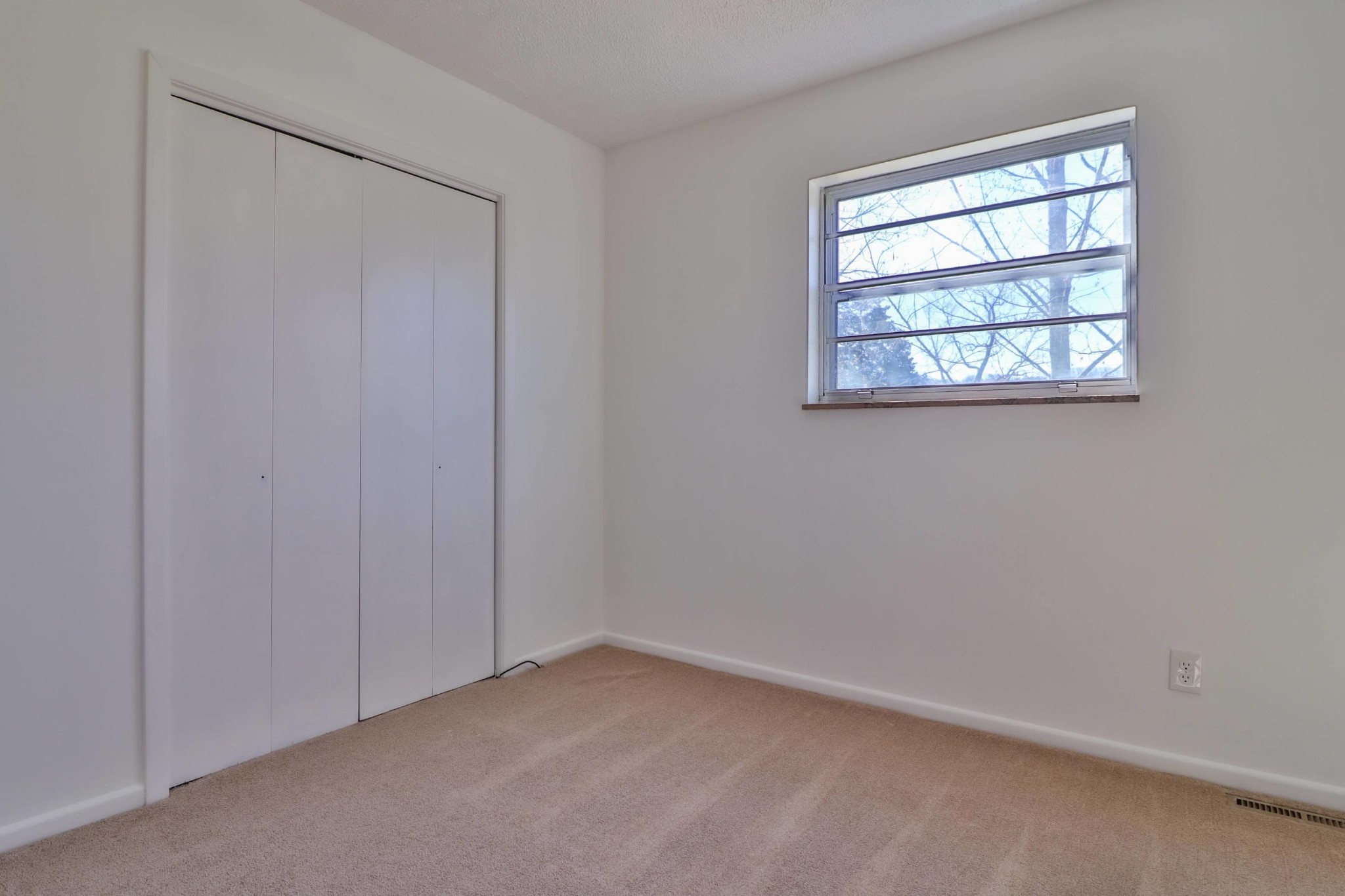 2701 Byington Beaver Ridge Road Knoxville, TN 37931 - Photo 16 of 29 an empty room with windows and closet
