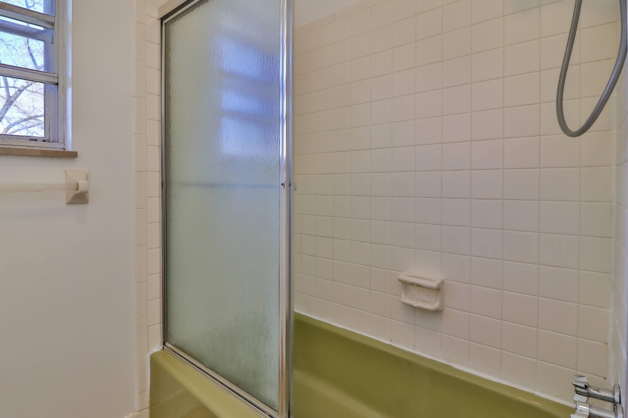 2701 Byington Beaver Ridge Road Knoxville, TN 37931 - Photo 18 of 29 a bathroom with a shower