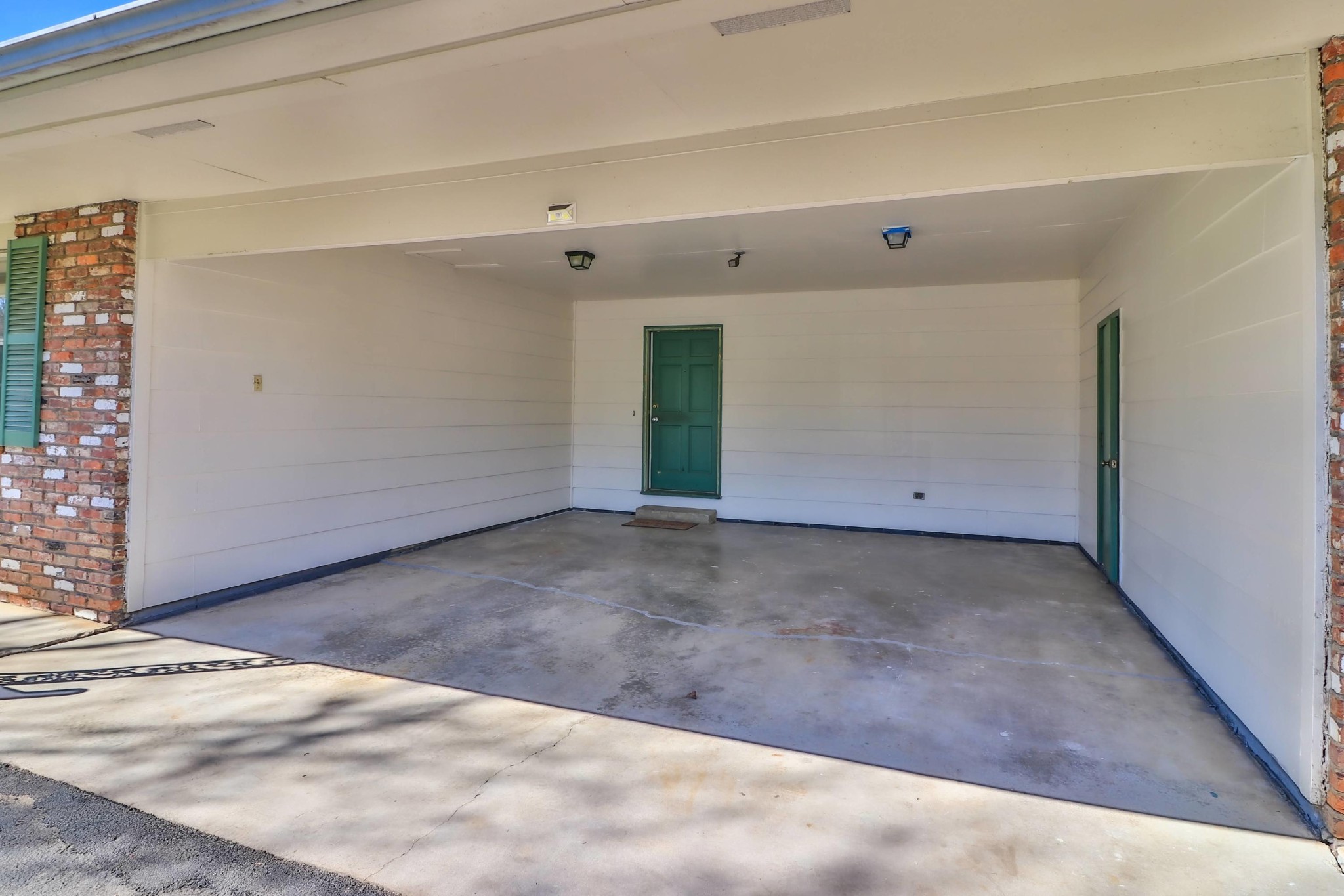 2701 Byington Beaver Ridge Road Knoxville, TN 37931 - Photo 20 of 29 a view of an empty room