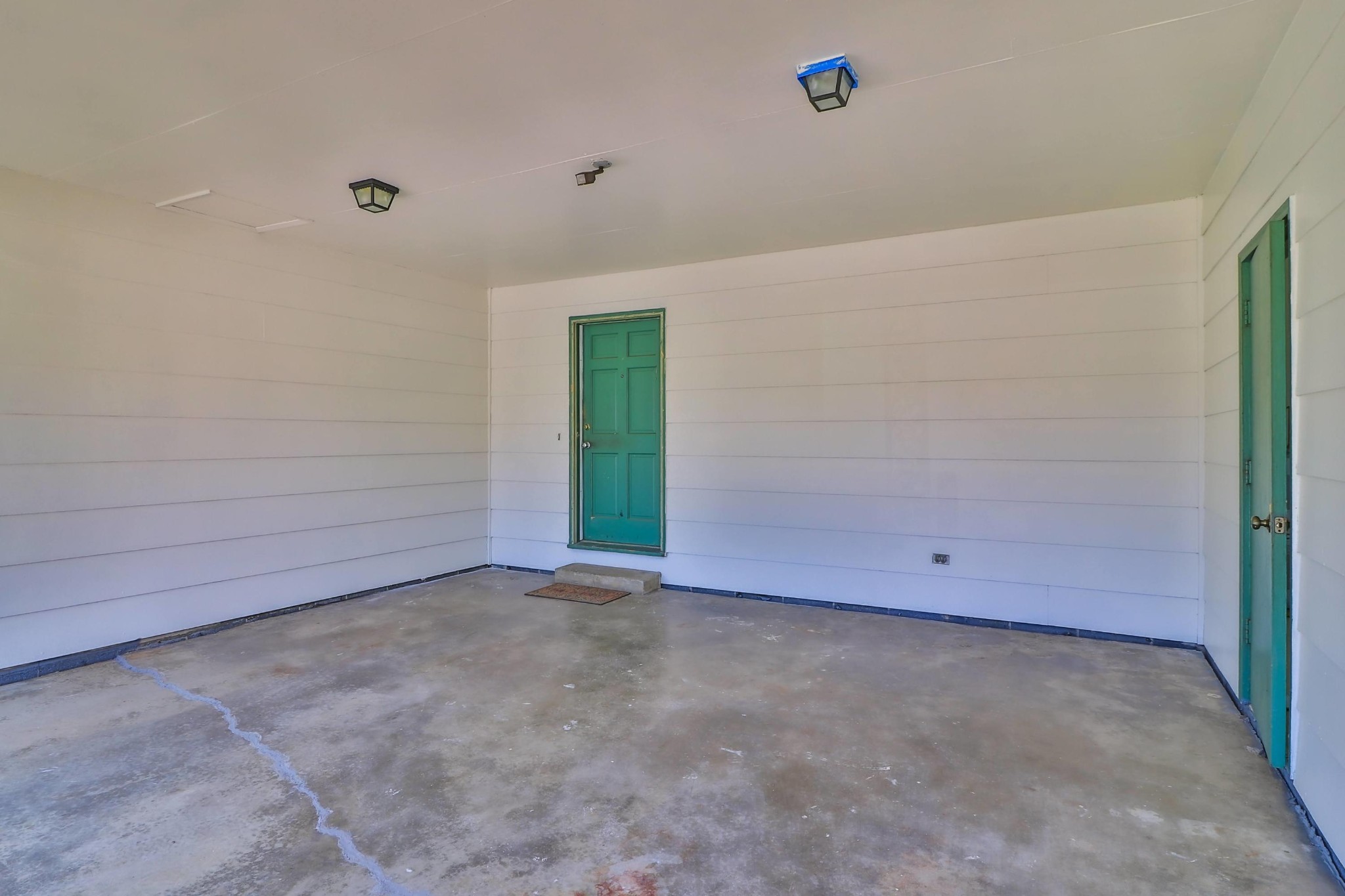 2701 Byington Beaver Ridge Road Knoxville, TN 37931 - Photo 21 of 29 an empty room with closet