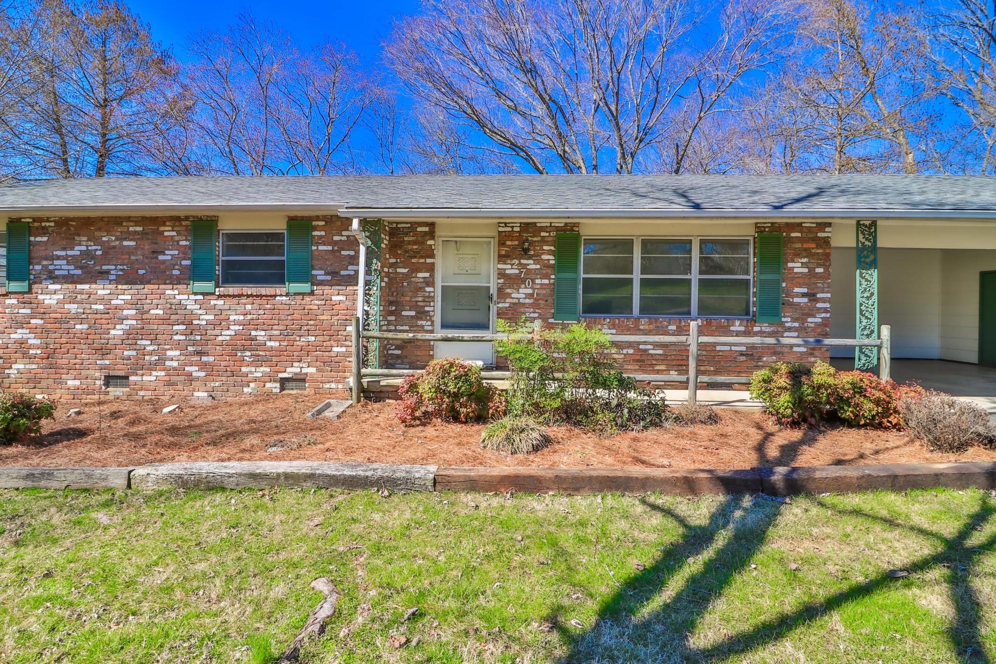 2701 Byington Beaver Ridge Road Knoxville, TN 37931 - Photo 4 of 29 front view of a house with a yard