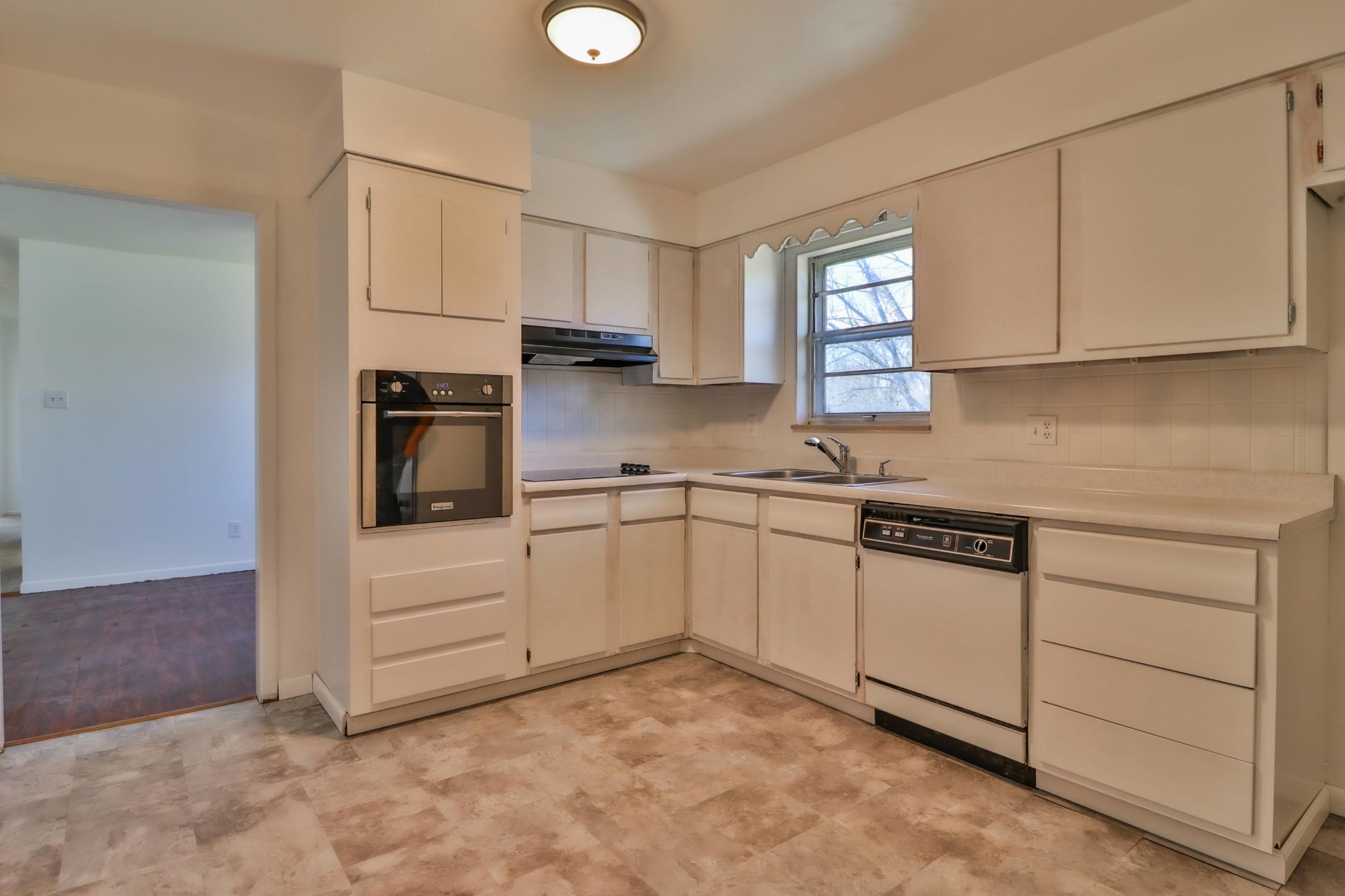 2701 Byington Beaver Ridge Road Knoxville, TN 37931 - Photo 10 of 29 a kitchen with granite countertop white cabinets and white appliances