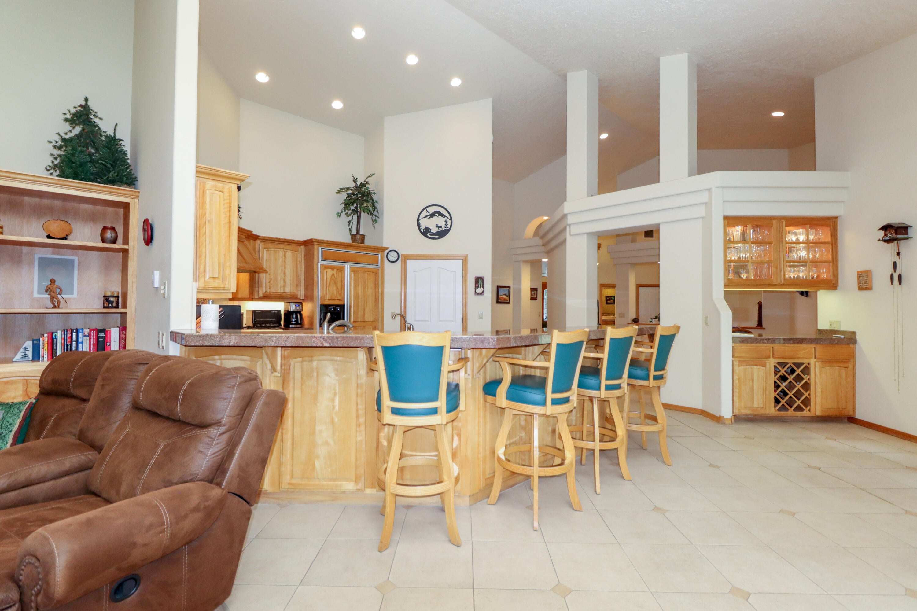 60485 Billadeau Road Bend, OR 97702 - Photo 8 of 47 Great Room 2