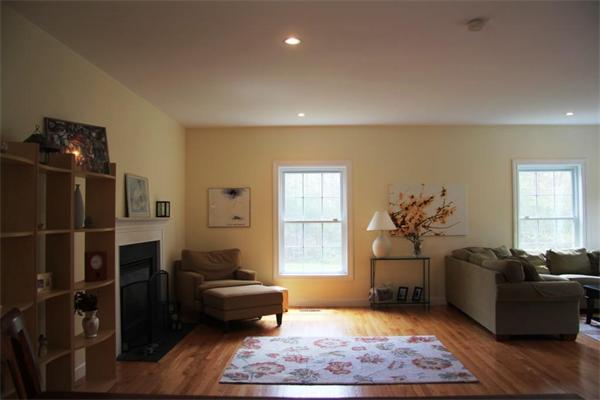 297 Edgemere Road Lynnfield, MA 01940 - Photo 5 of 18 Gallery Image 5