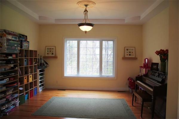 297 Edgemere Road Lynnfield, MA 01940 - Photo 8 of 18 Gallery Image 8