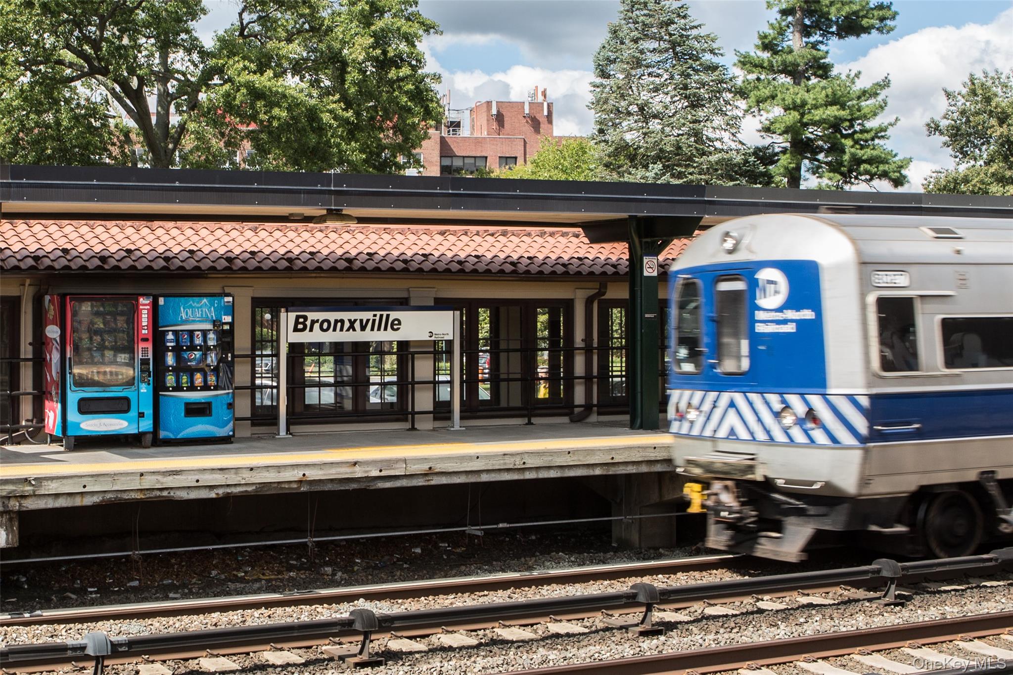 11 Brooklands, Unit GI Bronxville, NY 10708 - Photo 15 of 16 a front view of a house with a garden