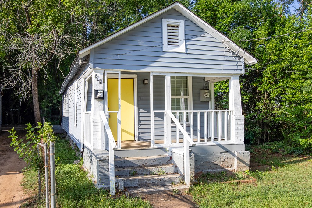 108 Comer Street Columbus, GA 31904 - Photo 3 of 11 a view of a house with backyard and garden