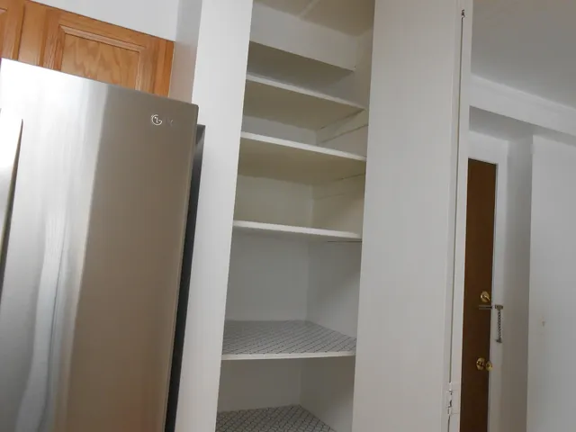 $264,900 | 6330 Lincoln Avenue, Unit 2A, Morton Grove, IL 60053