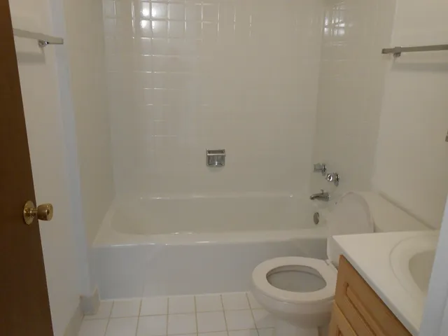 $264,900 | 6330 Lincoln Avenue, Unit 2A, Morton Grove, IL 60053