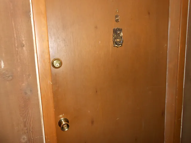 $264,900 | 6330 Lincoln Avenue, Unit 2A, Morton Grove, IL 60053