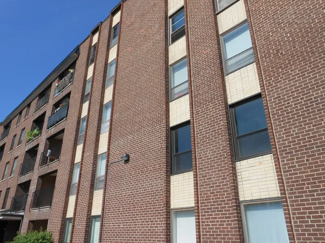 $264,900 | 6330 Lincoln Avenue, Unit 2A, Morton Grove, IL 60053