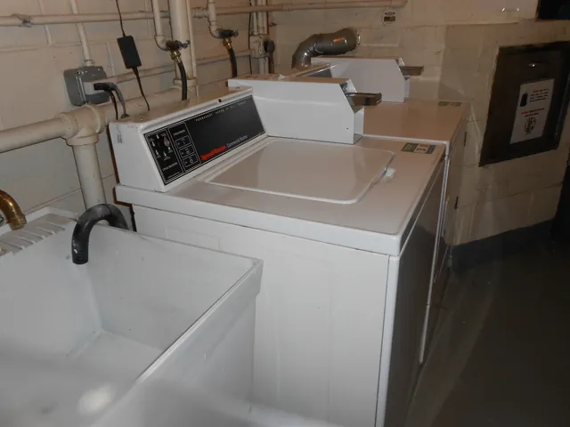 $264,900 | 6330 Lincoln Avenue, Unit 2A, Morton Grove, IL 60053