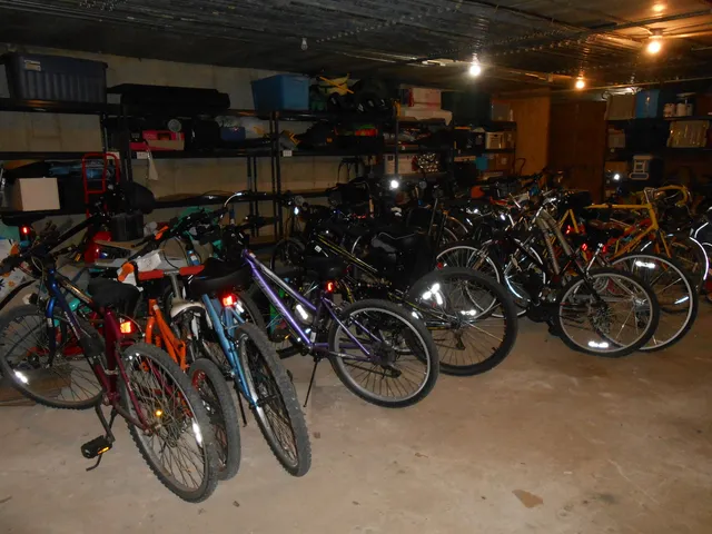 $264,900 | 6330 Lincoln Avenue, Unit 2A, Morton Grove, IL 60053